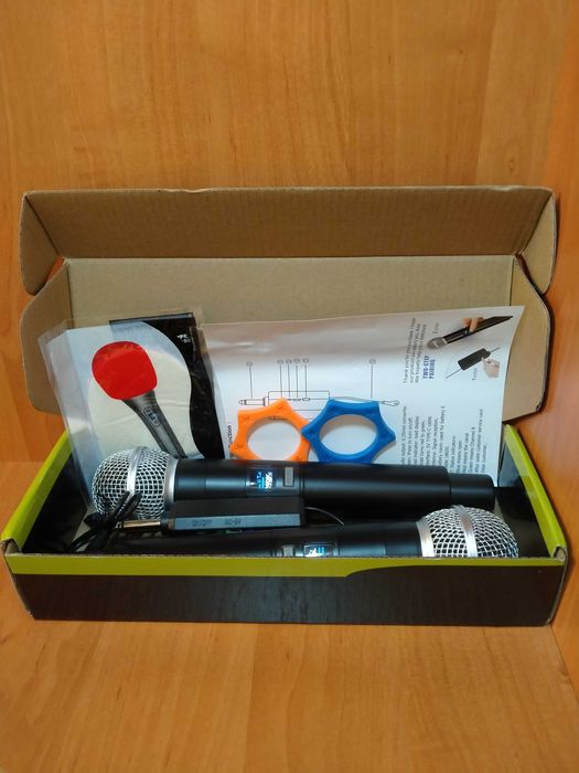 Радиомикрофоны 2шт на Новый год