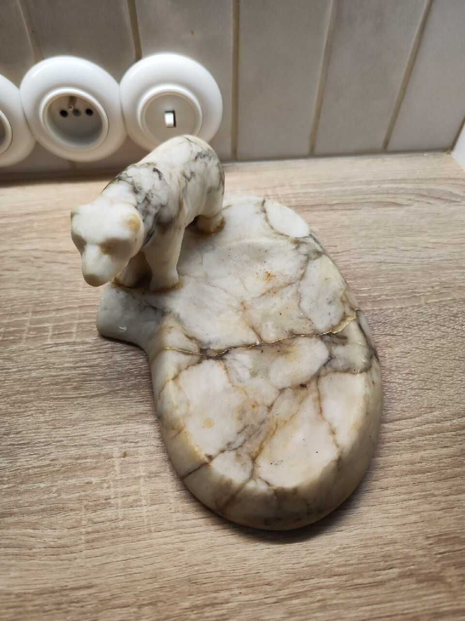 Stara kamienna popielnica figurka niedźwiedź polarny marmurowa vintage