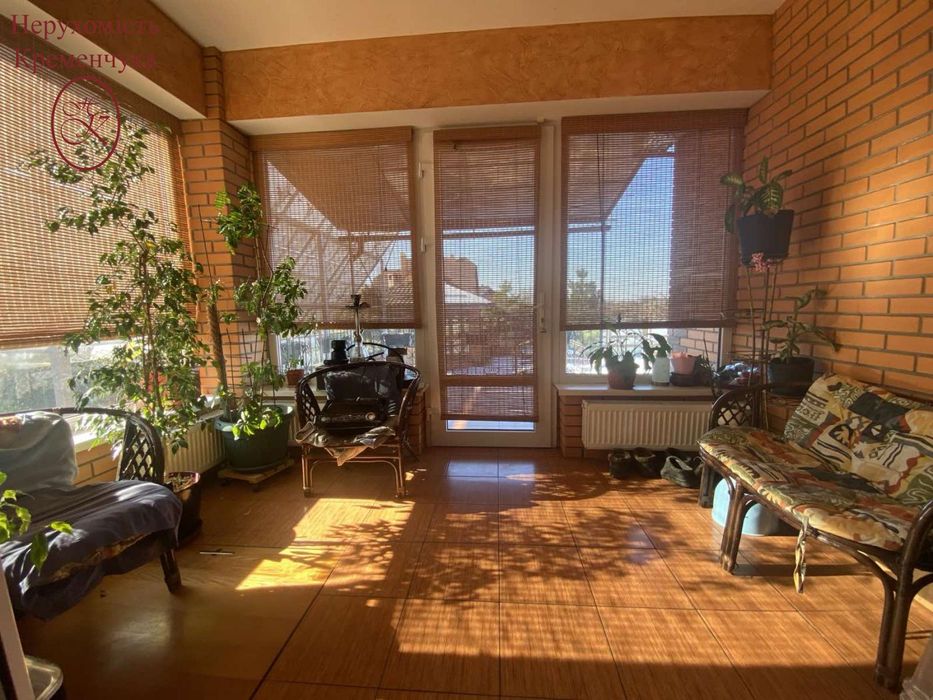 Продаж просторий та сучасний будинок комфорт-класу.