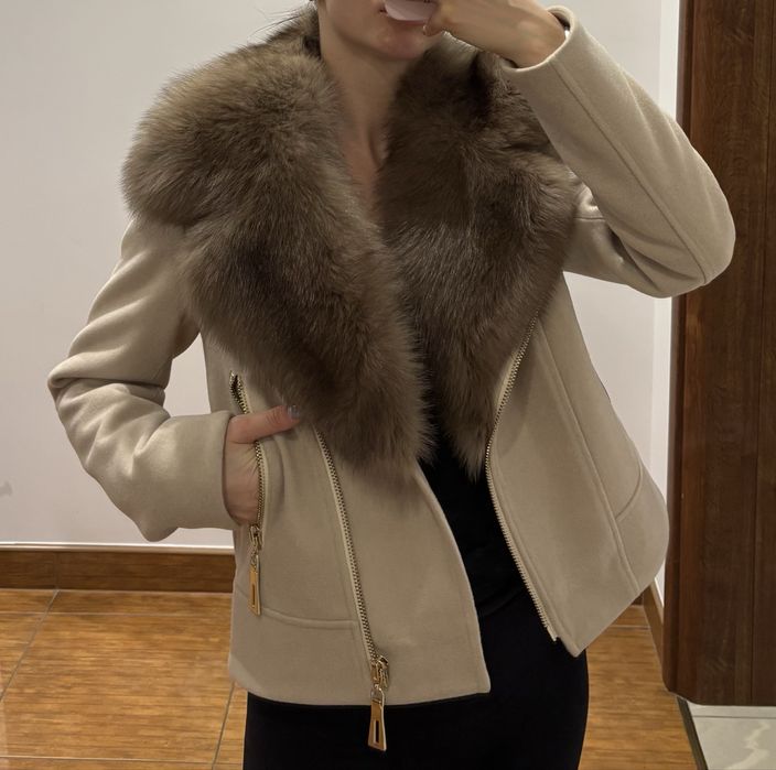 Wełniana kurtka z futrzanym kołnierzem r. S ( jak sobol )