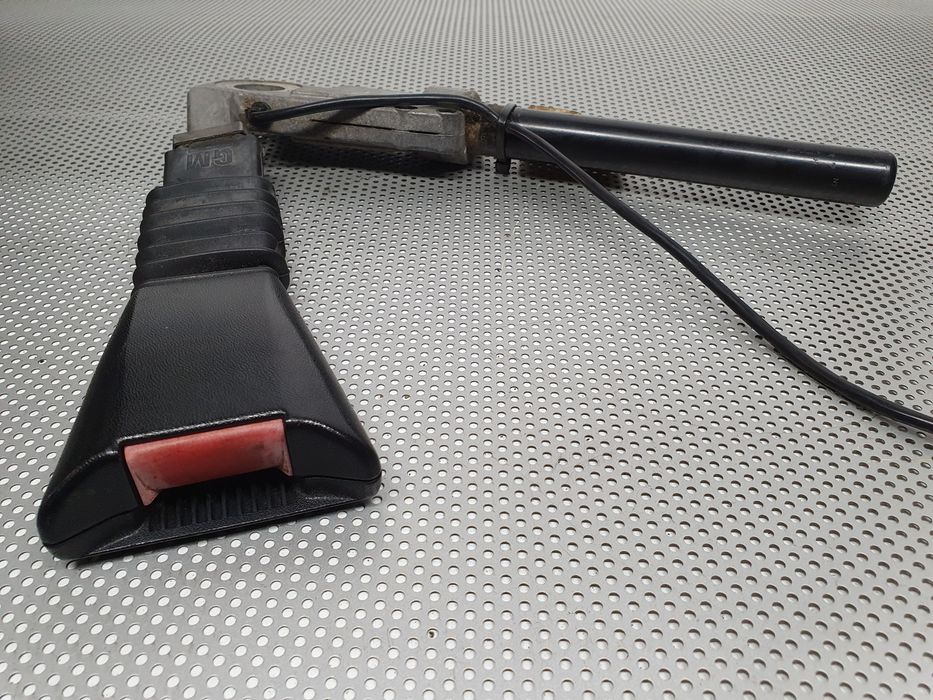 Encaixe de cinto frente direito OPEL Vectra B (36_)