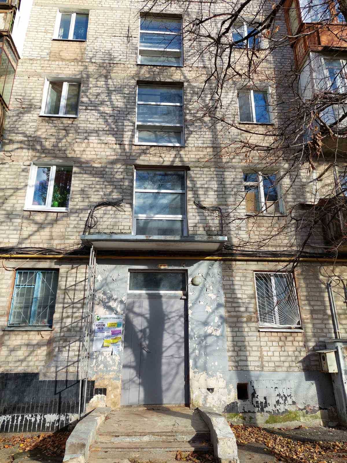 H S2 Продам гостинку  район Коммунального рынка