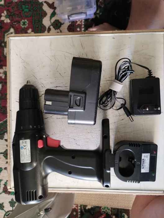 Продам акумуляторний шуруповерт Practyl