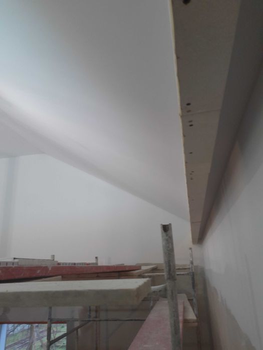 Tynki cementowo wapienne,gładzieSufity podwieszane,adaptacja poddaszy.