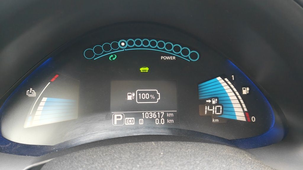 Продам Nissan Leaf .