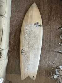 Prancha Surf 5’9 Heritage Twin Fin Fish Tail