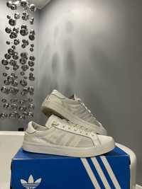 Białe buty Adidas CourtVantage rozmiar 41 1/3