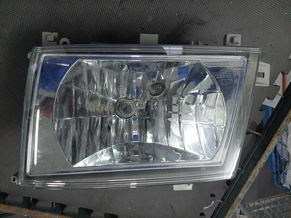 farol esq Mitsubishi