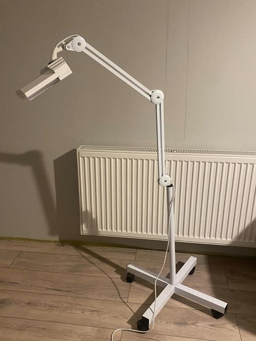 Lampa LED z lupą