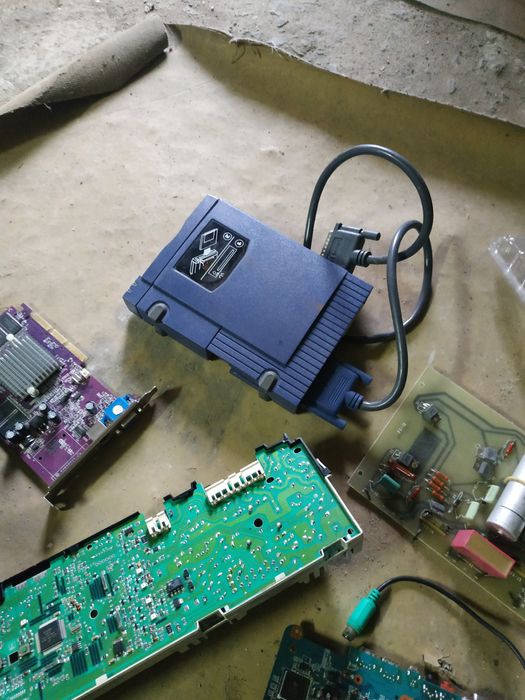 Електронні плати і інше