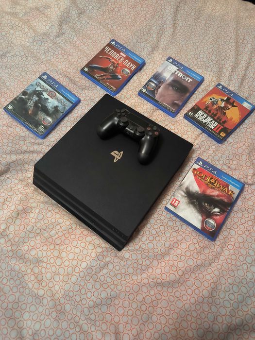 Ігрова приставка PS 4 Pro + 5 ігор