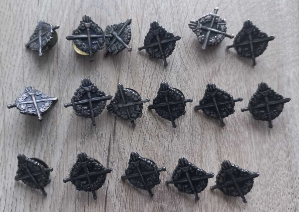 przypinki znaczki ozdoby