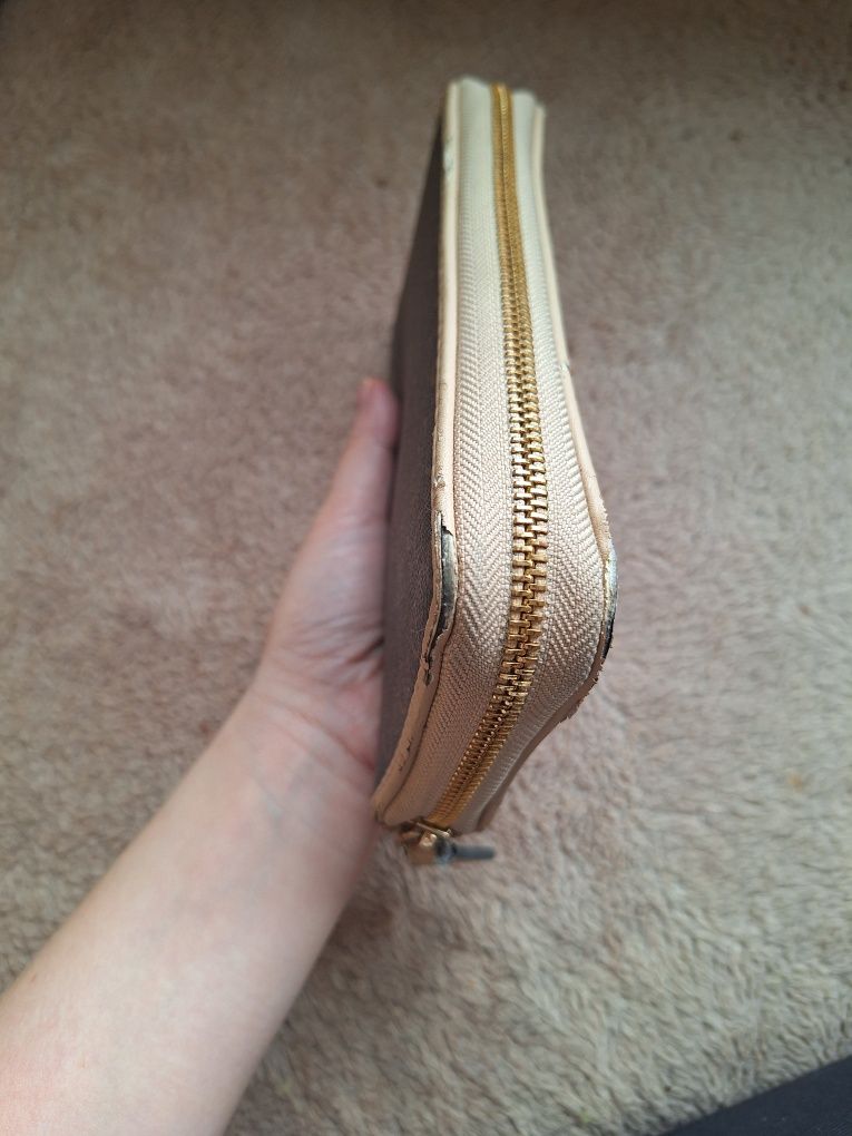 Portfel marki Guess