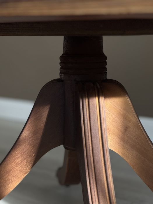 Вінтажний журнальний столик