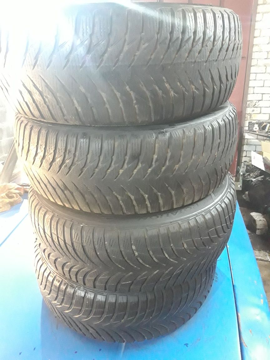 Продам зимнюю резину Goodyear UltraGrip 7 205/55 R16
2 колеса 2008 год