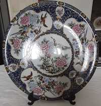 Par de pratos decorativos em porcelana japonesa Imari, século XIX