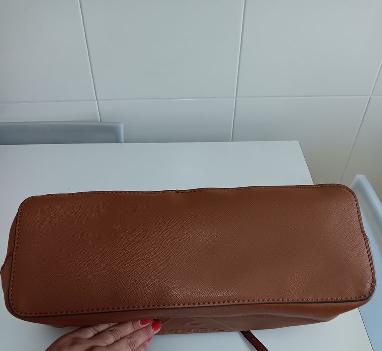 Mala Guess com pouco uso