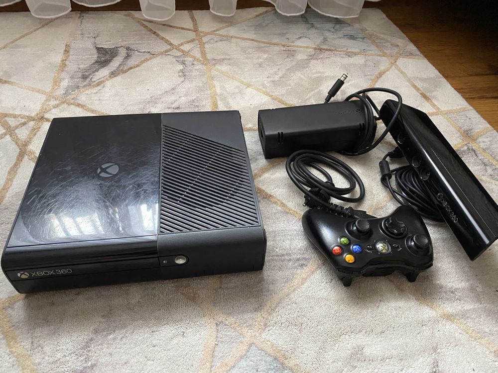 Xbox 360, kinect, pad, dysk twardy 500 GB, gry