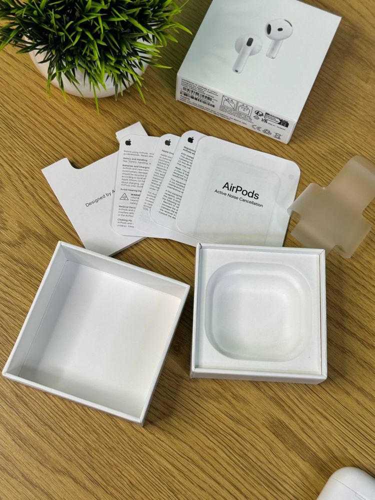 Навушники AirPods 4