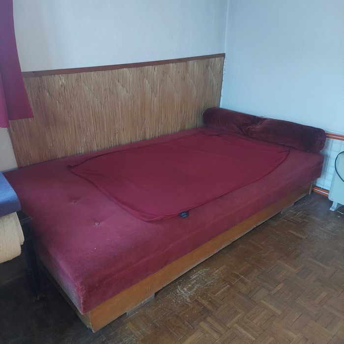 Łóżko drewniane z otwieranym schowkiem 113 x180cm