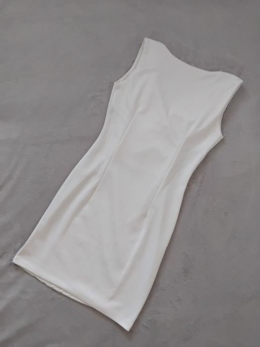 Klasyczna sukienka ołówkowa śmietankowa biel koronkowy przód roz. XS/S