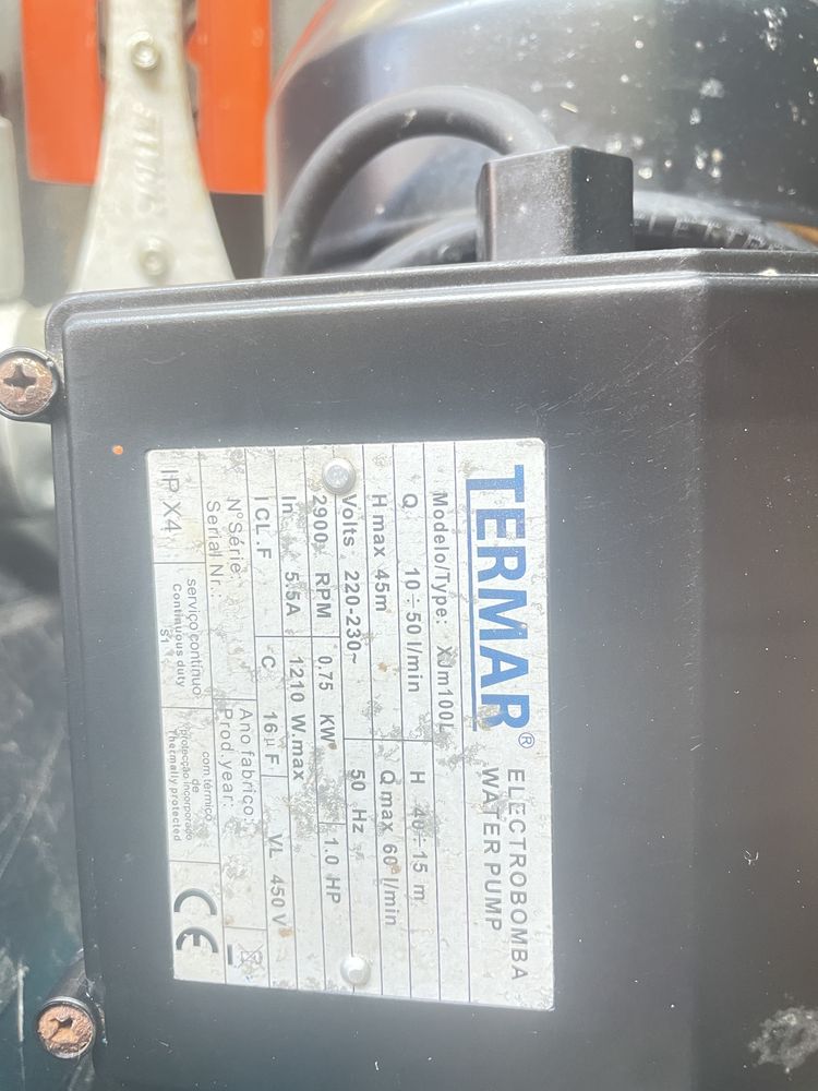 Bomba de água com controlador de pressão