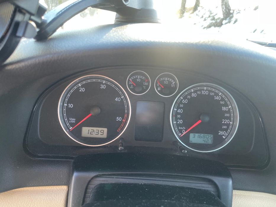 Sprzedam samochód Volkswagen Passat B5 2001 rok diesel.