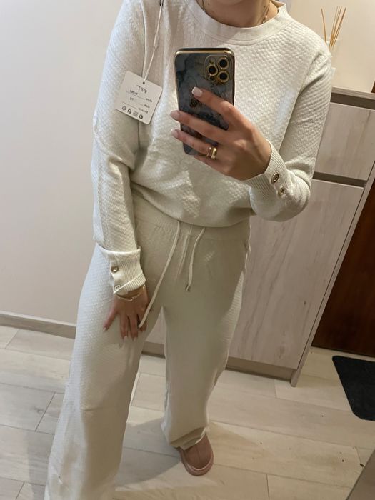 Nowy damski komplet dzianinowy