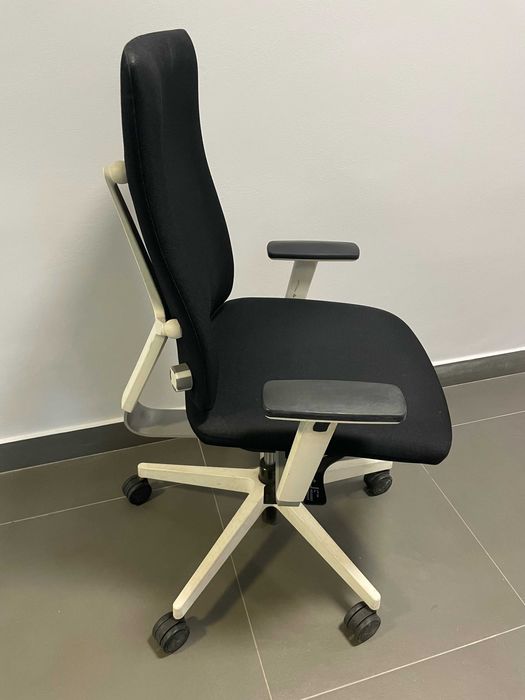 KrzesłA biurowe 4MI R, ergonomia, regulacja Nowy Styl, C10