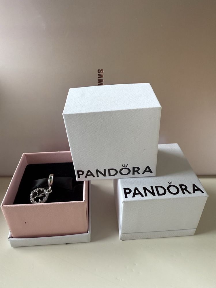 Коробка для шармів Pandora