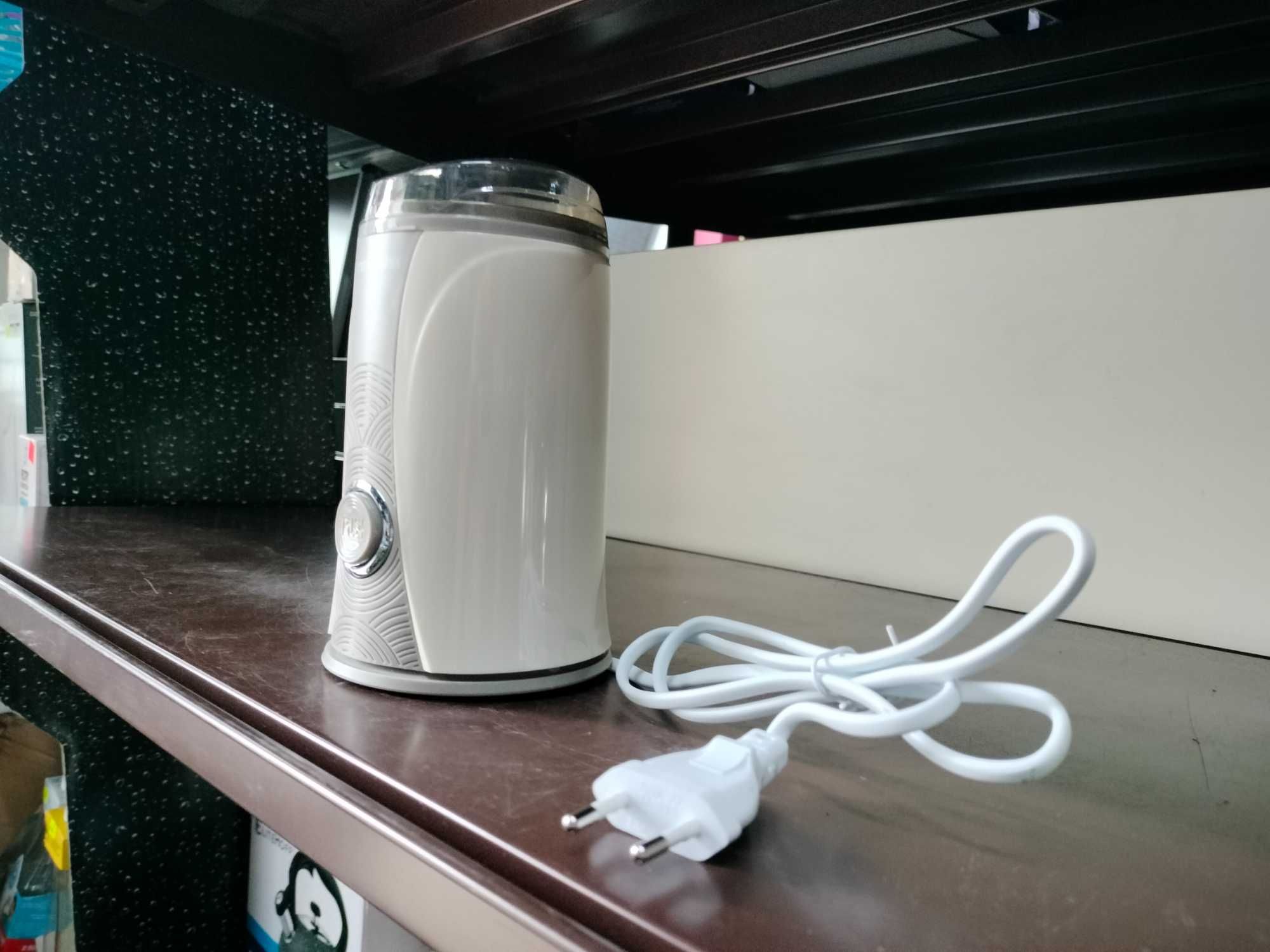 Stylowy elektryczny młynek do kawy i ziaren 150 W