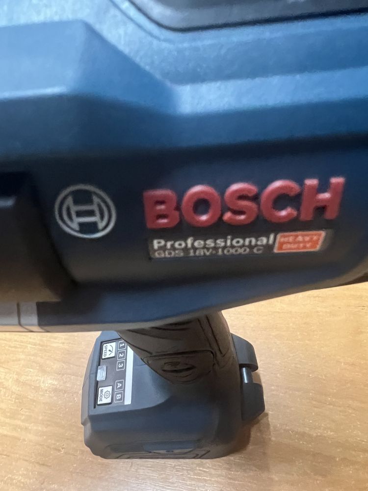 Акумуляторний гайковерт Bosch GDS 18V-1000 без АКБ та ЗП