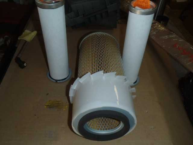 Filtr powietrza  atlas YANMAR MASSEY FERGUSON kubota KOMATSU bobcat