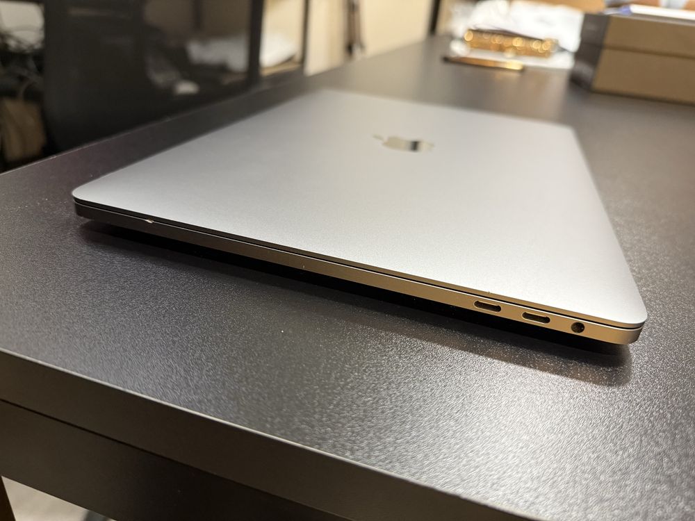Macbook Pro 2020 13” 16GB RAM - 512GB cinzento sideral com caixa