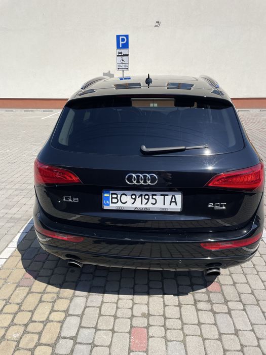 Надійний кросовер AudiQ5 2013
