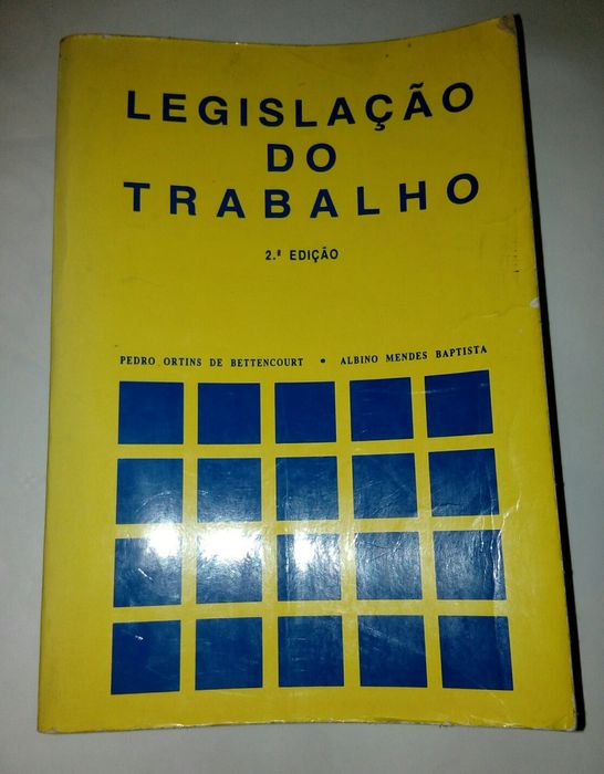 Lote de livros técnicos da área de Direito