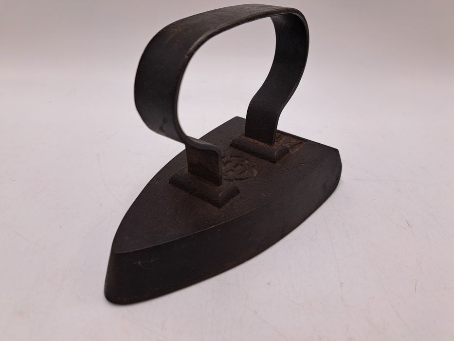 Stare zabytkowe żelazko żeliwne płytowe CK A16 sygnowane