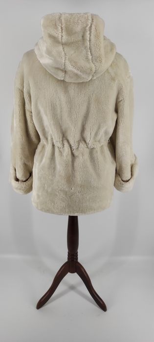 Futro damskie w kolorze ecru z kapturem zima