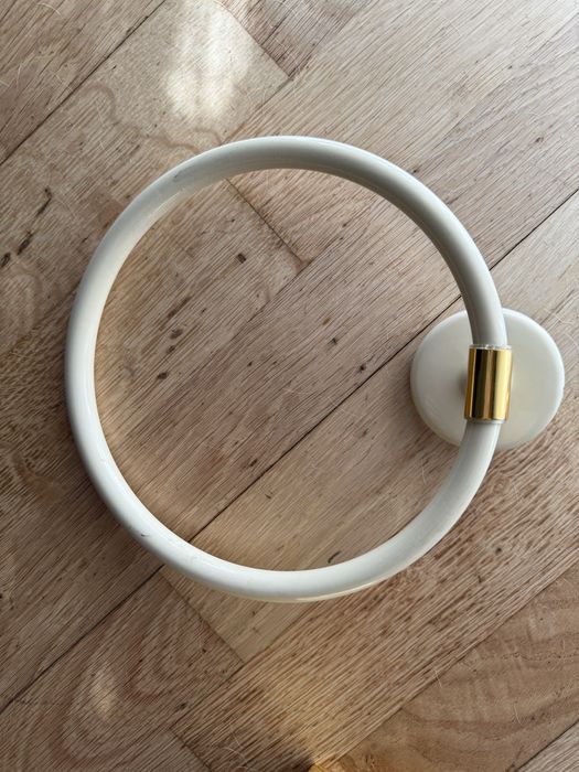 Toalheiros e acessórios de casa de banho novos