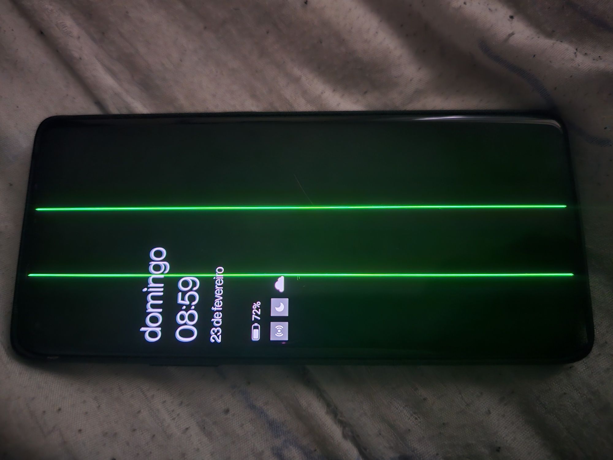 OnePlus 8 Pro 128/8GB duas listas verdes no ecrã