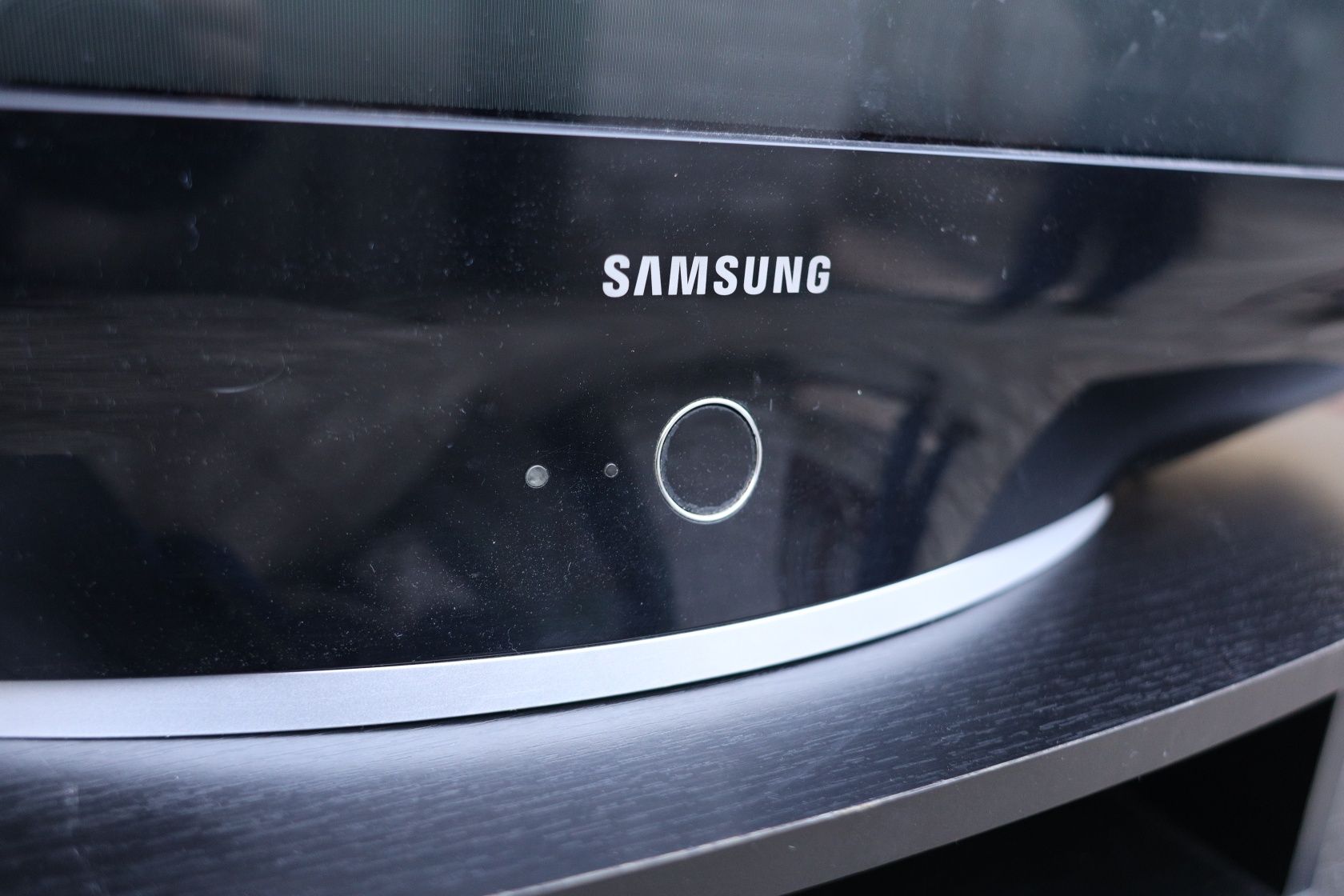 Телевізор Samsung та тумбочка в комплекті в чудовому стані