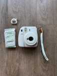 Instax Mini 9 Smoky White - jak nowy (nieużywany) + 10 wkładów GRATIS!