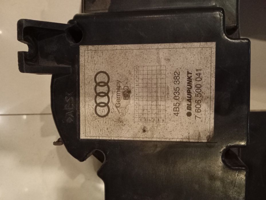 Сабвуфер Audi A6 C5