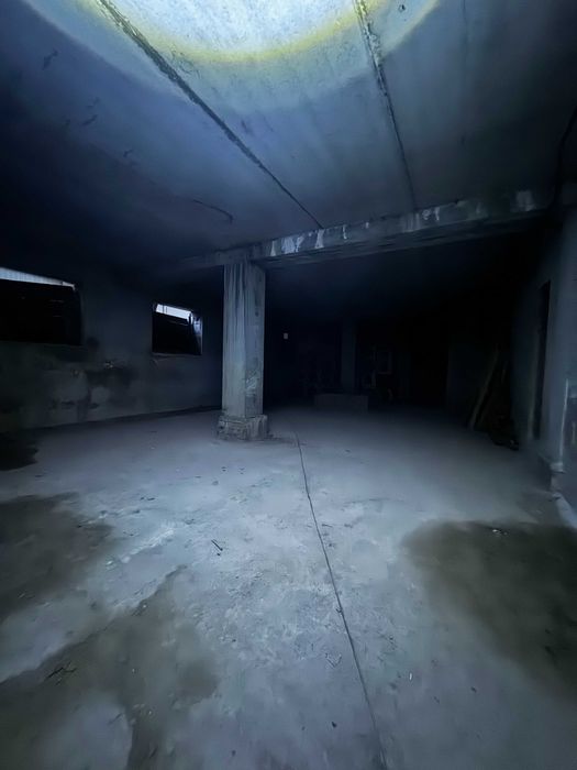 Продається комерційне приміщення вільного призначення в центрі!