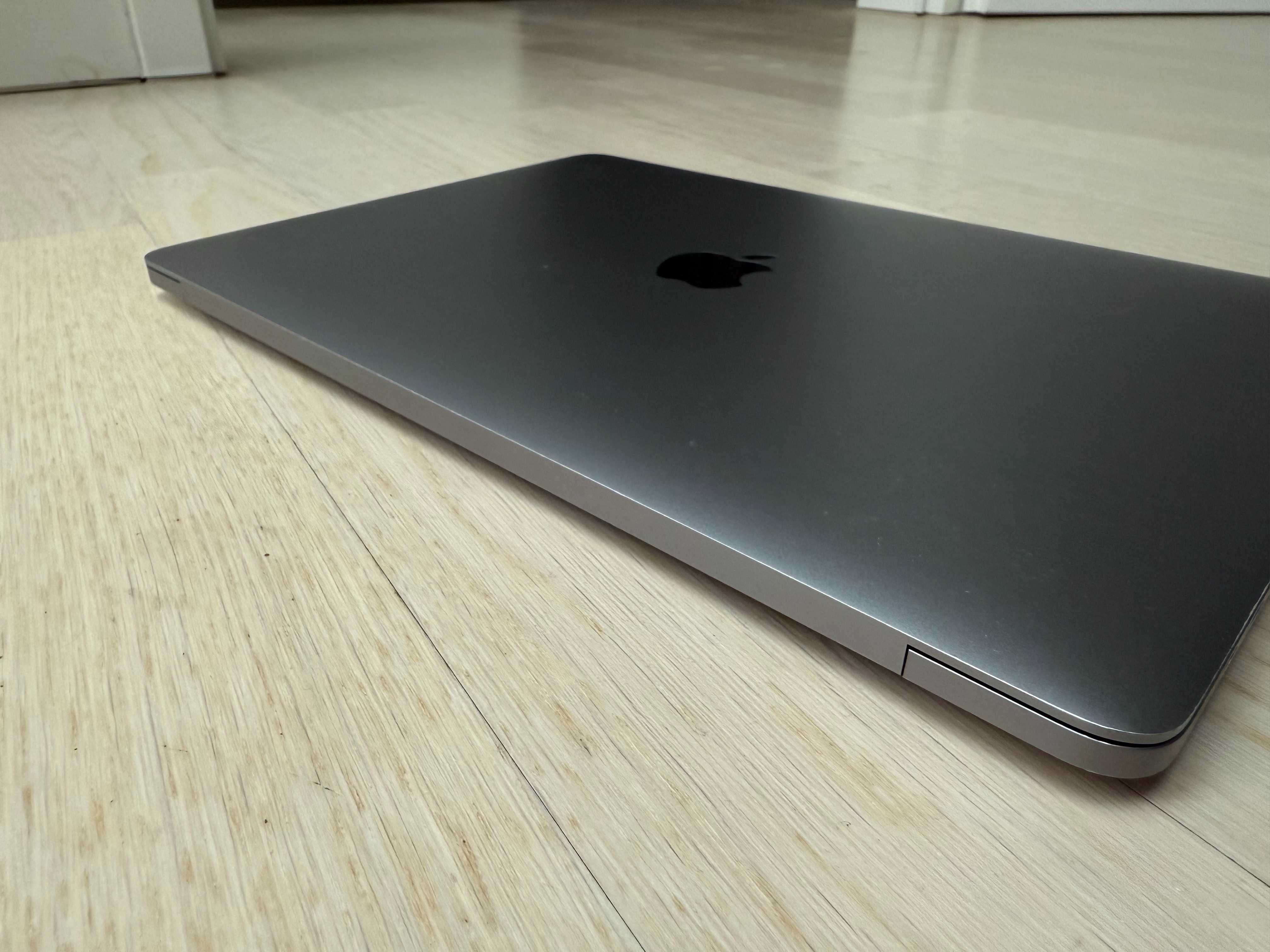 MacBook Pro 13" 2020 1.4 16GB RAM 256 GB SSD