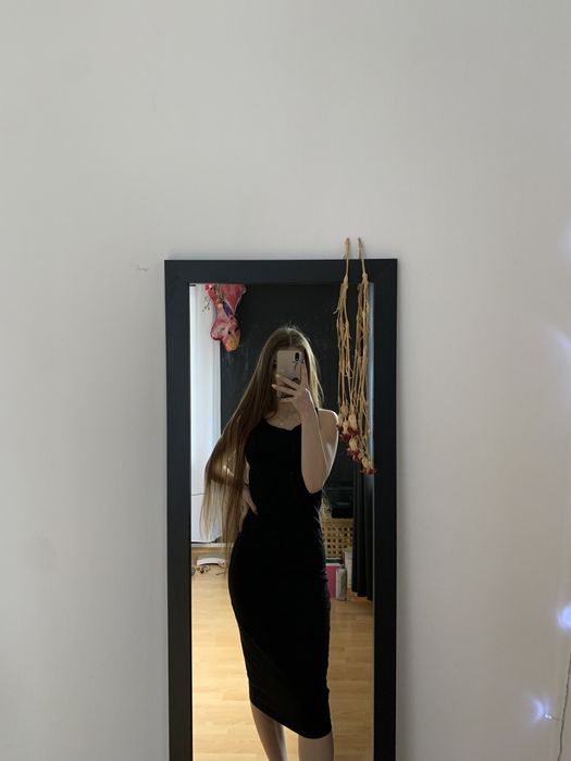 sukienka midi dopasowana czarna ołówkowa na ramiączka bawełna