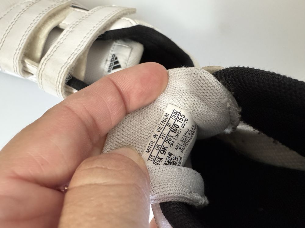 Кросівки adidas (26,5 розмір)