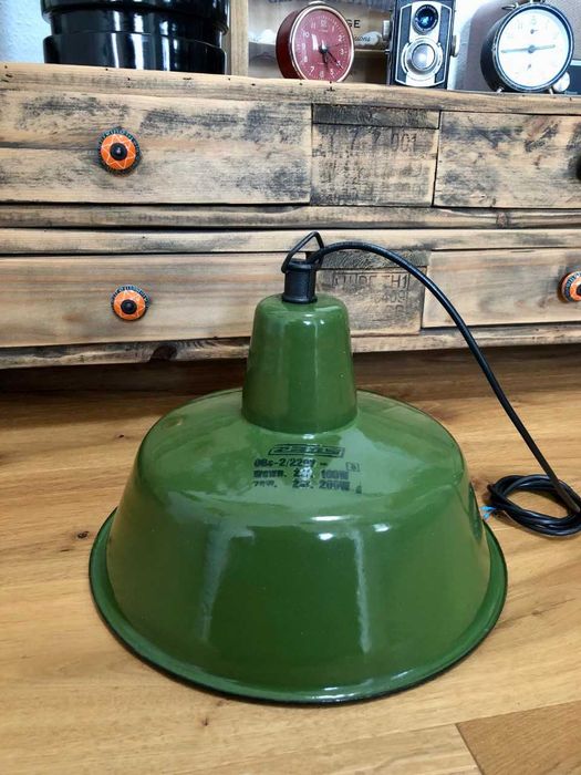 Candeeiros Industriais originais antigos resgatados de fábricas