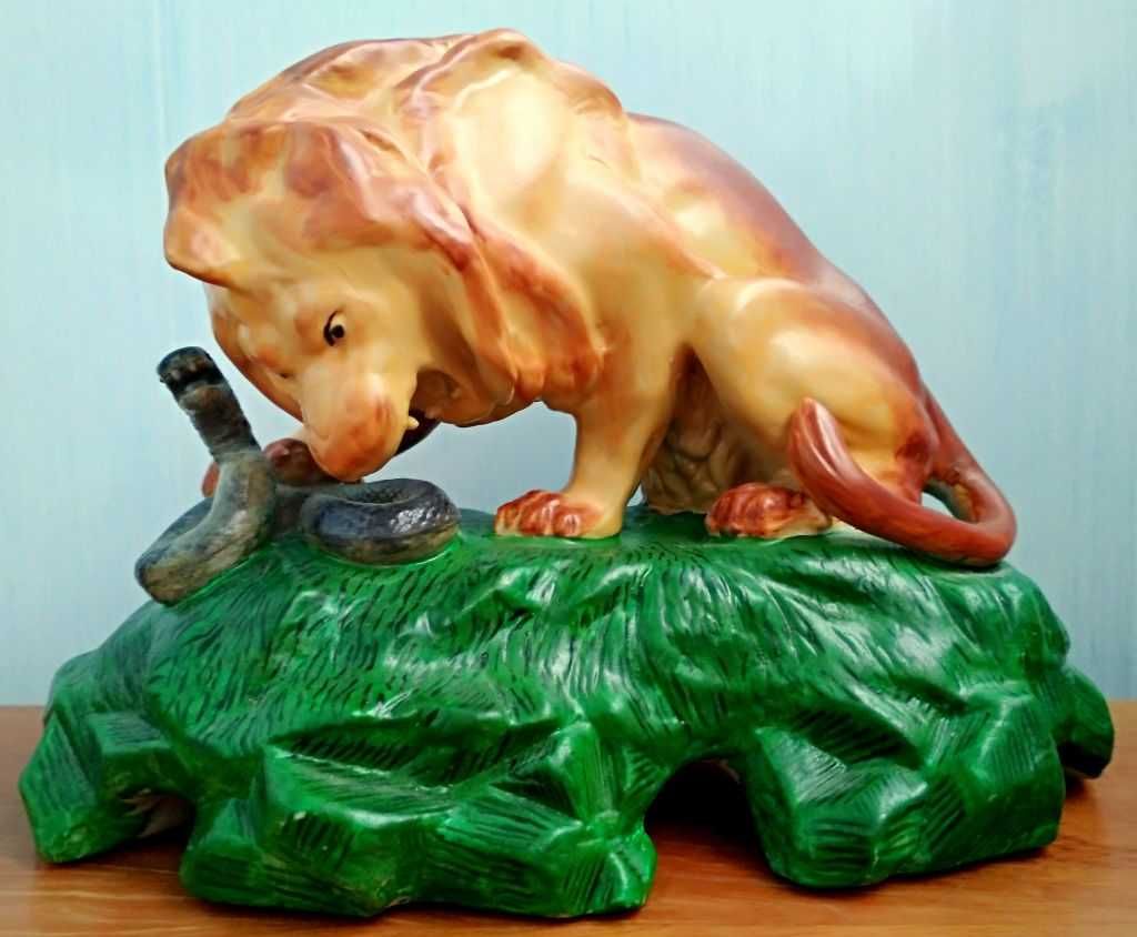 "ЛЕВ И ЗМЕЯ" красивая статуэтка  Старая "АРТЕЛЬ" фарфор