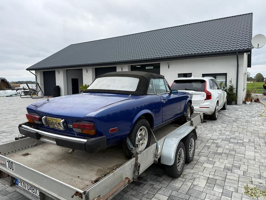 Klasyk Fiat 124 Spider 2000